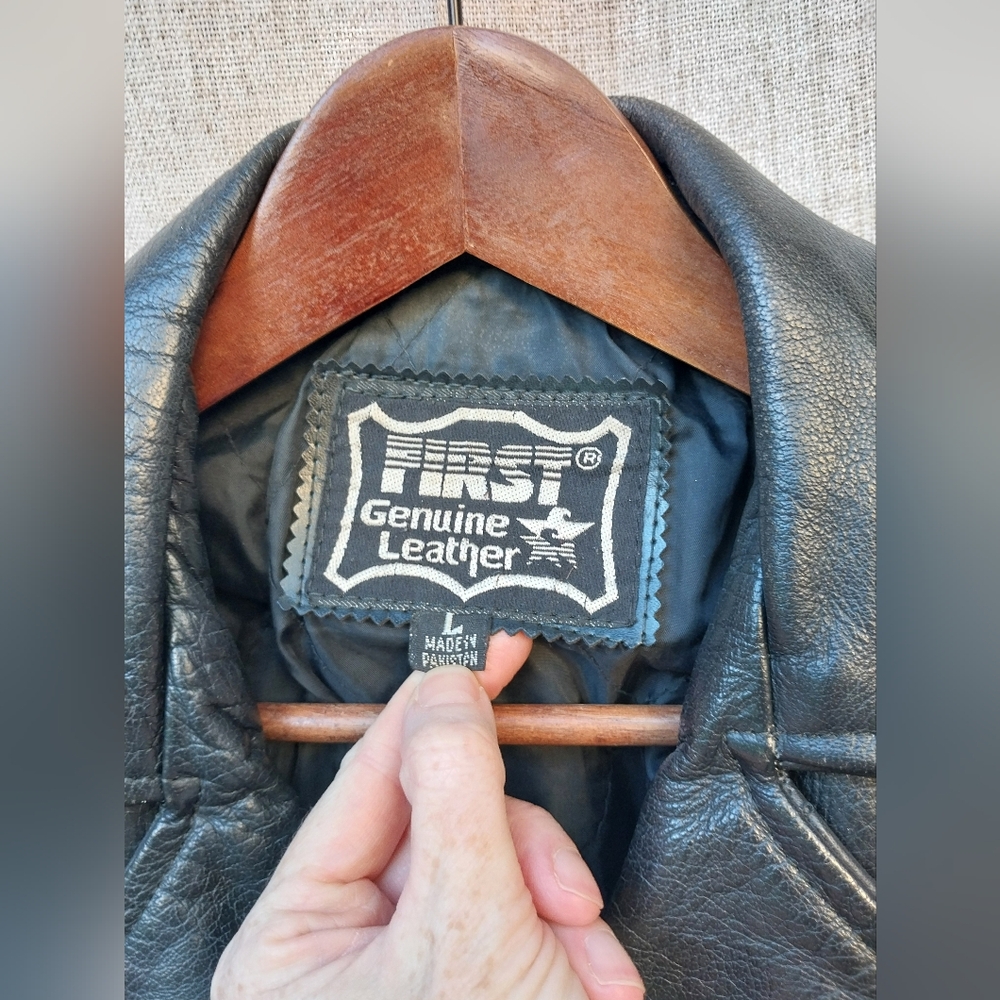Classic Black Leather Jacket - Picture 4 of 7